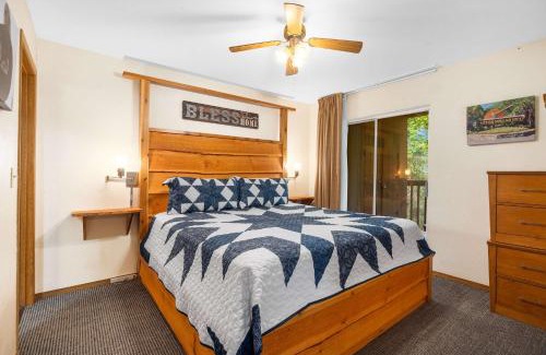 Indian Point Casa | Cozy Timbers - Charming Condo for 6 with Resort-style Amenities