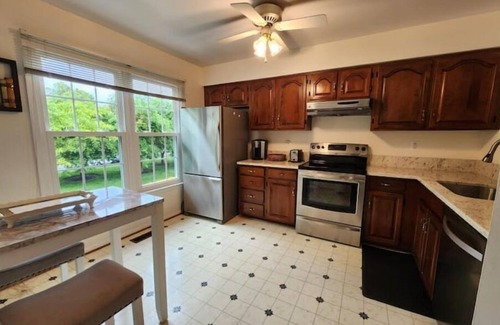 Montgomery Village Casa | Cozy Townhome
