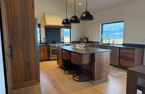 Elmo Casa | Cozy, Tranquil, & Stunning Lake View Home with Hot Tub, Sauna, and Outdoor Fun!
