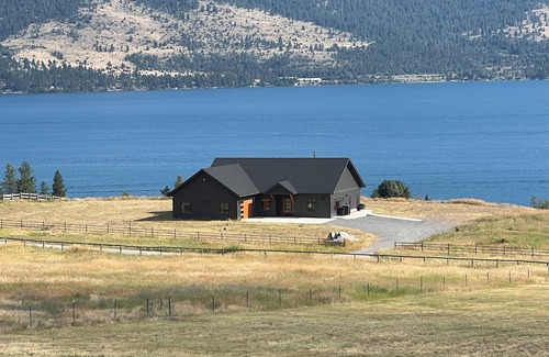 Elmo Casa | Cozy, Tranquil, & Stunning Lake View Home with Hot Tub, Sauna, and Outdoor Fun!