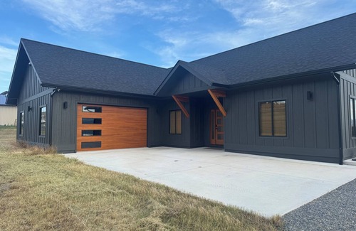 Elmo Casa | Cozy, Tranquil, & Stunning Lake View Home with Hot Tub, Sauna, and Outdoor Fun!