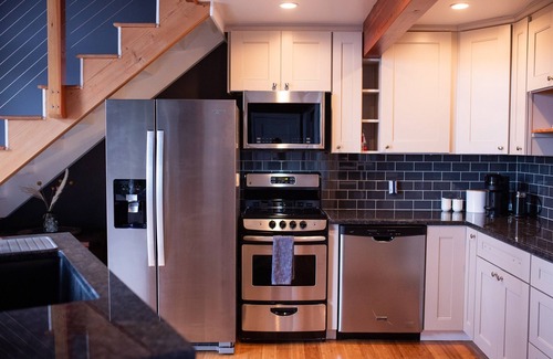 Lummi Island Cabina | Cozy Treetop Cabin *Hot Tub*