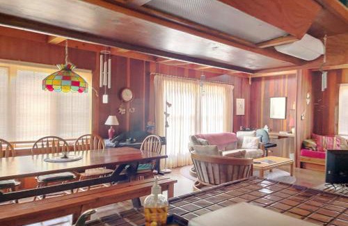 Burnt Ranch Casa | Cozy Trinity Cottage