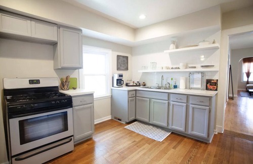 Forest Park Casa | Tranquilo y encantador 2 BR en el centro de Forest Park, IL