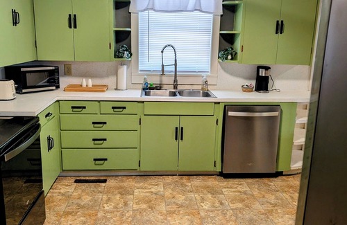 Arkansas City Casa | Cozy two-bedroom house with central heat and air. Close to downtown Ark City.