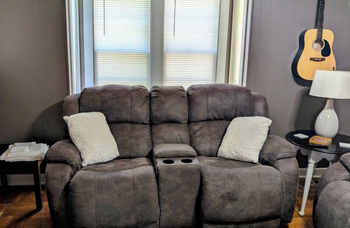 Arkansas City Casa | Cozy two-bedroom house with central heat and air. Close to downtown Ark City.