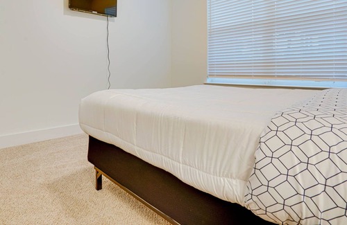 Duluth Casa | Cozy up in this Luxury Living 5mins from Downtown Duluth
