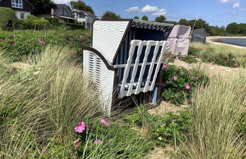 Waabs Apartamento | Cozy vacation apartment on the Baltic Sea with beach chair
