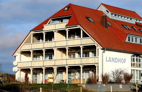 Stolpe Apartamento | Cozy vacation apartment The Landhof Wildrose LH-306 in a rural setting -