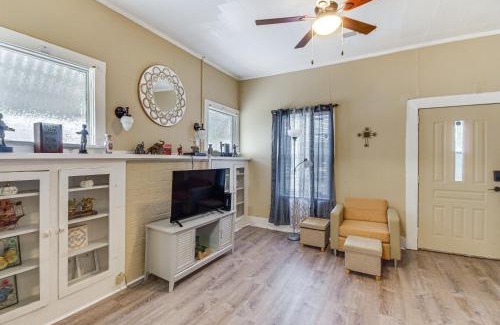 Vicksburg Casa | Cozy Vicksburg Home with Patio about 1 Mi to Riverfront!