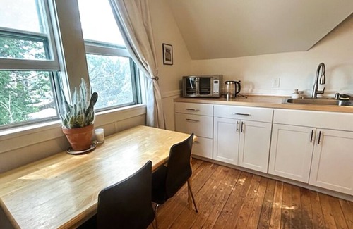 Livingston Apartamento | Cozy Victorian Apartment