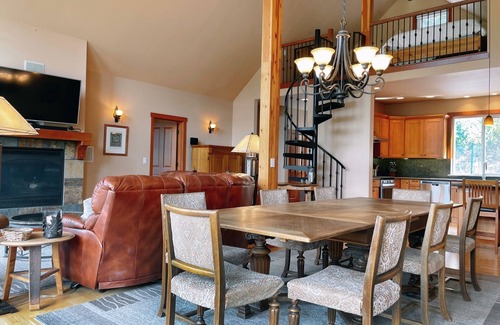 Cle Elum Cabina | Cozy Views Hot Tub Pickleball 6 acres