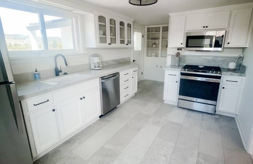 St. Helena Cabaña | Cozy vineyard retreat walking distance to downtown St. Helena.