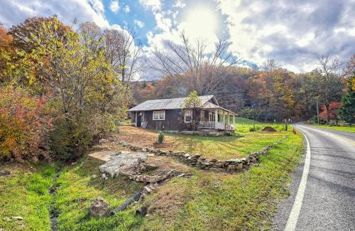 Bryson City Casa | Cozy Vintage Cabin with Starlink Wifi and near to Smokies