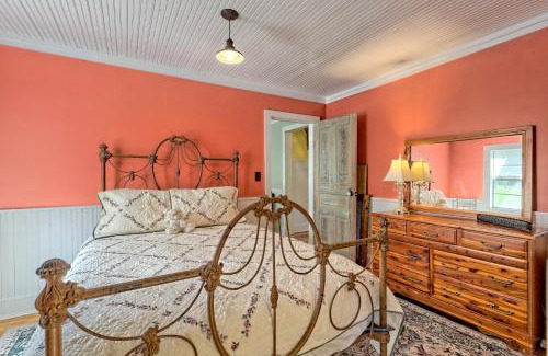 Bryson City Casa | Cozy Vintage Cabin with Starlink Wifi and near to Smokies