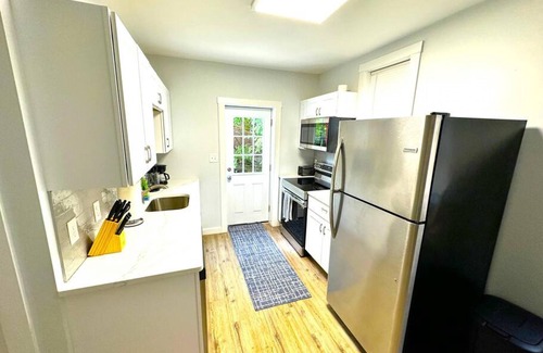 Wilmington Apartamento | Cozy Walk up King Bed Fast Wifi