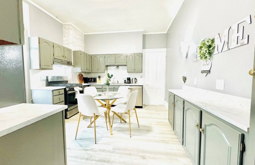 Downtown Harrisburg Apartamento | Cozy waterfront 2BR/3 Beds w./ Modern meets Historical Charm/Chic