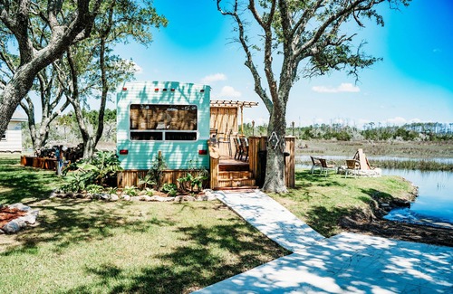 Morehead City Casa | Cozy waterfront bamboo retreat, perfect for fishermen or outdoor enthusiasts