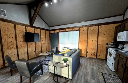 Quitman Cabina | Cozy Waterfront Cabin with Boat Ramp on Lake Fork, Perfect for Fishing Enthusiasts near Quitman, Mississippi