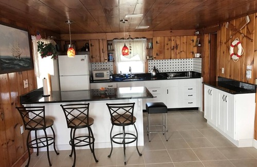 Wareham Center Cabaña | Cozy Waterfront Cottage