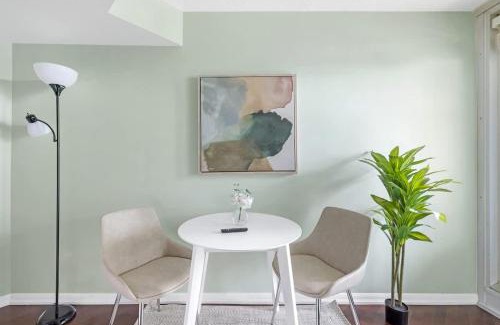 Fort York Apartamento | Cozy Waterfront Studio plus Parking by the Bentway