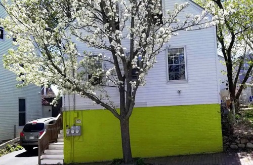 Portland Apartamento | Cozy West End apartment minutes from the Old Port