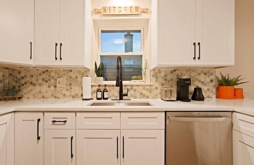 Hillside Casa | Cozy Westchester Retreat Near Chicago & Parks | LCP Collection