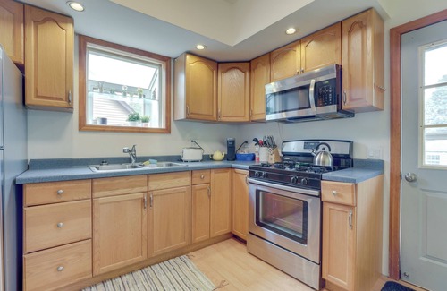 Westmont Casa | Cozy Westmont Home: Walk to Metra Station!