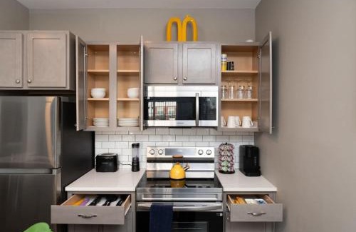 Whitestown Apartamento | Cozy Whitestown 2BR Sunset Haven