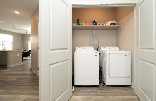Whitestown Apartamento | Cozy Whitestown 2BR Sunset Haven