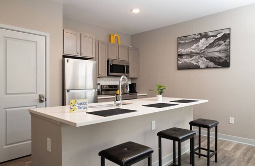 Whitestown Apartamento | Cozy Whitestown 2BR Sunset Haven