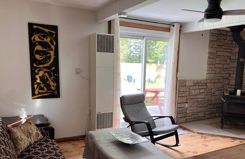 Oro-Medonte Casa | Cozy Whole Home, Pet Friendly, & Central to Lake Simcoe, Rama & Horseshoe Valley