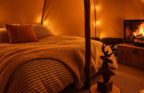 Dwyran Cabina | Cozy Wigwam With Heating & tv