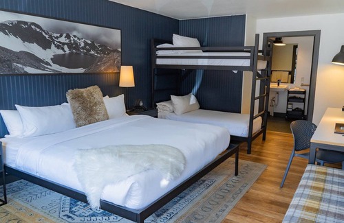 Winter Park Hotel | Cozy Winter Park Stay Perfect for Group Travelers | 2 Units | Hot Tubs Access