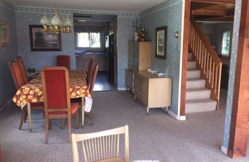 Willsboro Casa | Cozy winter retreat + beautiful view + Indoor Outdoor Fireplace + Pool Table