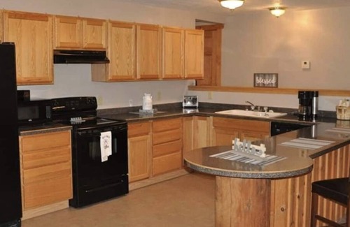 Hatfield Casa | Cozy Wisconsin home a block off Lake Arbutus.
