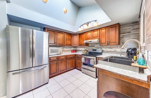 Russell Casa | Cozy Wisconsin Escape w/ Deck, Grill & Fire Pit!