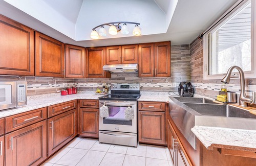 Russell Casa | Cozy Wisconsin Escape w/ Deck, Grill & Fire Pit!