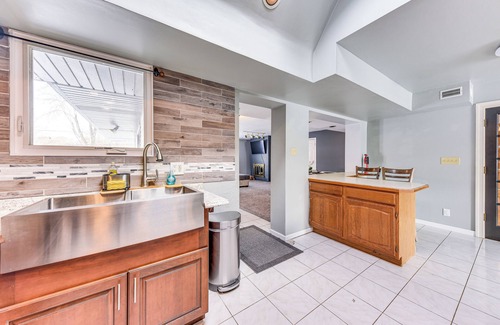 Russell Casa | Cozy Wisconsin Escape w/ Deck, Grill & Fire Pit!