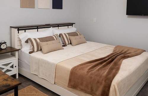 Sunshine Apartamento | Cozy with Private Entry Near Fort Myers & Airport