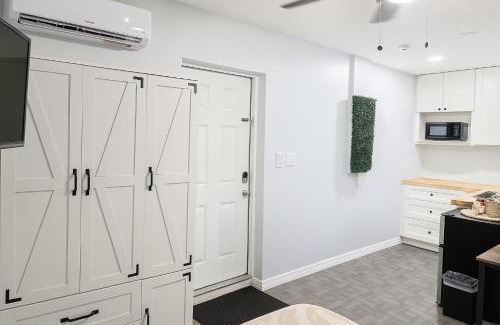 Sunshine Apartamento | Cozy with Private Entry Near Fort Myers & Airport