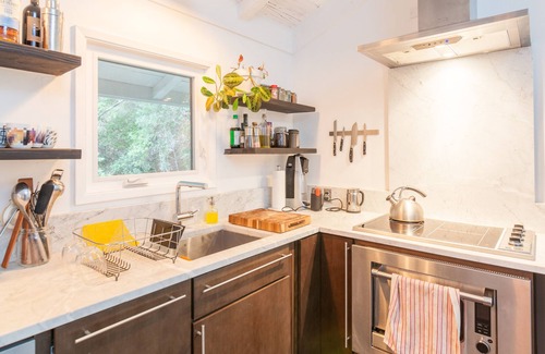 Guerneville Cabaña | Cozy Wooded Cottage of Guerneville