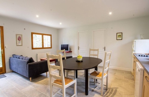 Saint-Pompont Cabaña | Cabaña íntima de madera con Wifi, piscina compartida, a 1 km de St Pompont