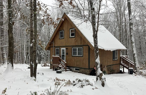 Lovell Chalet De Esquí | Cozy wooden chalet in the mountains, rivers, and lakes of the White Mountains.