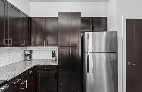 Indianapolis Apartamento | Cozysuites 1BR Modern Apt Near the Fashion Mall