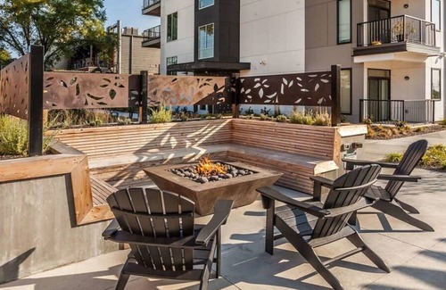 Indianapolis Apartamento | Cozysuites 2BR Modern Apt Near the Fashion Mall