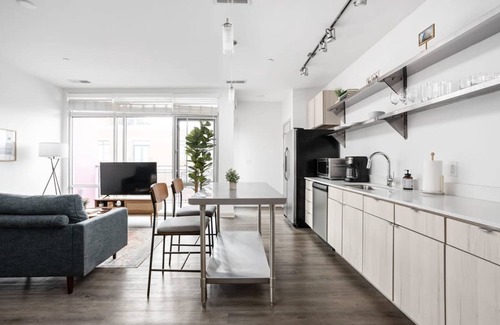 Downtown Indianapolis Apartamento | Cozysuites I Trendy 1BR Bottleworks Indy 2