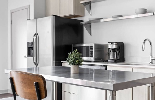 Downtown Indianapolis Apartamento | Cozysuites I Trendy 1BR Bottleworks Indy 2