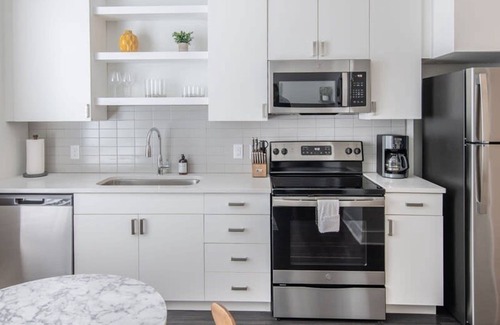 Central Business District Apartamento | Cozysuites l Gorgeous 1BR in Downtown Cincinnati