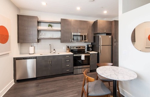 Central Business District Apartamento | Cozysuites l Modern 1BR in Downtown Cincinnati
